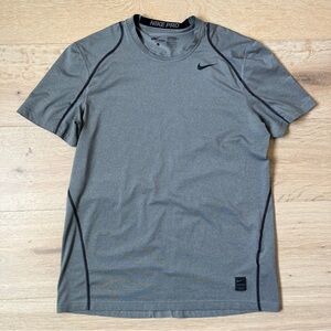 Nike pro dry fit fitted mens Sz L short sleeve top crew neck gray & black *U5